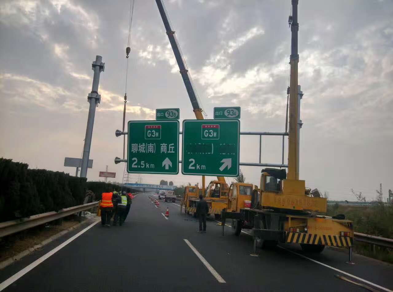 三门峡三门峡高速公路标志牌施工案例