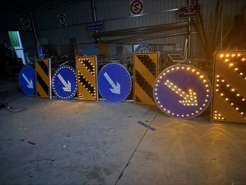 三门峡三门峡河南太阳能自发光交通路标牌厂家